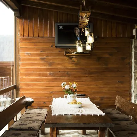 Boutique The White Pine فندق ساموكوف