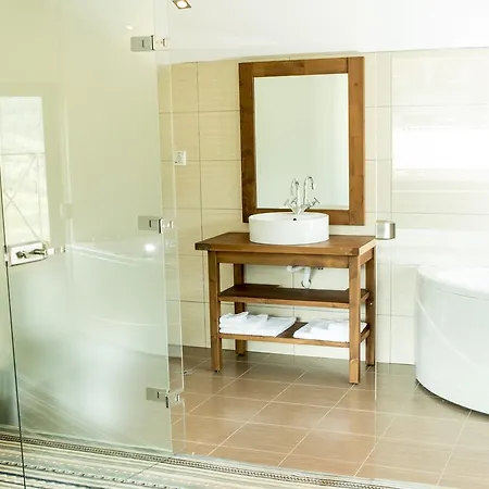 Boutique The White Pine فندق 3*
