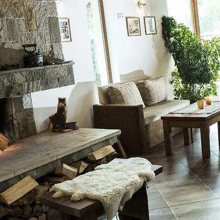 Boutique The White Pine ساموكوف